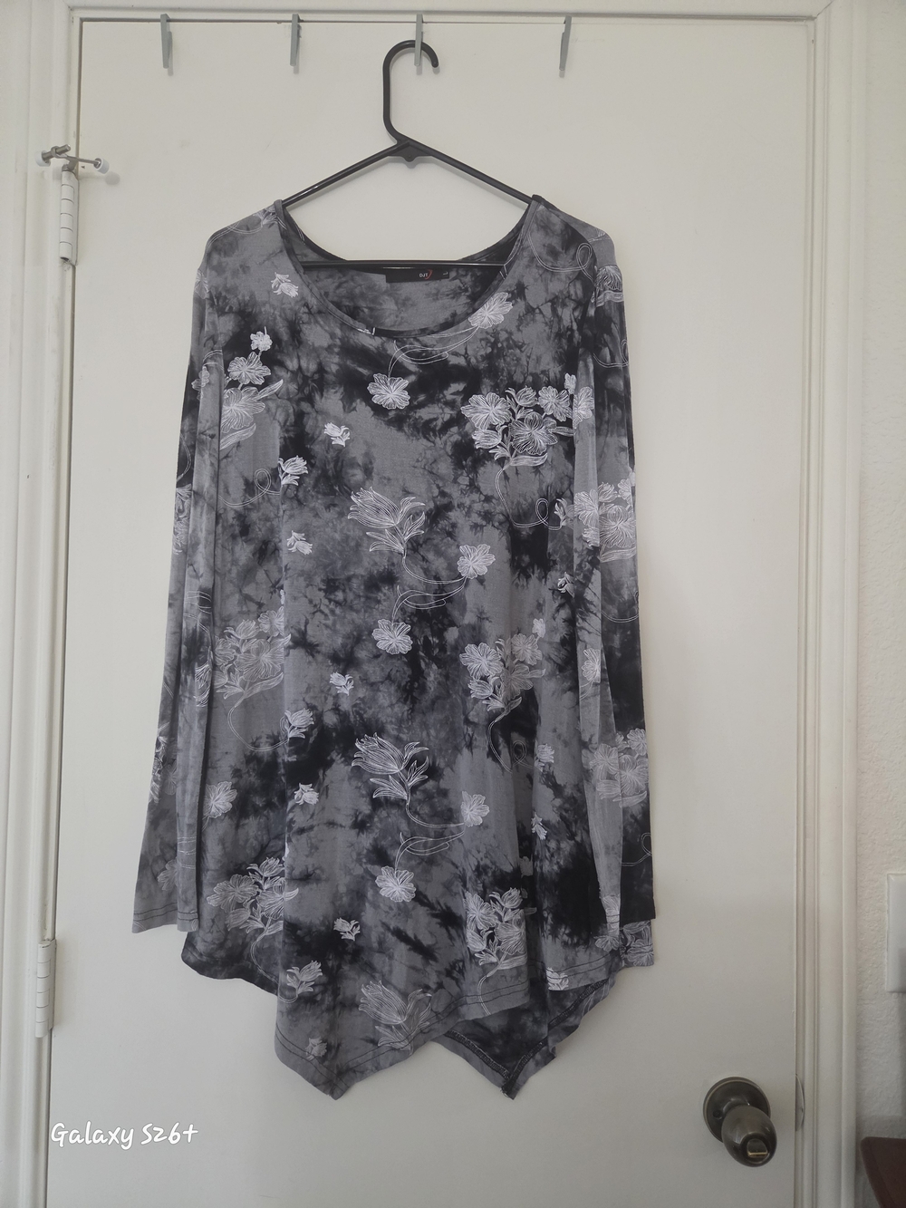 Women’s Gray Floral Tie-Dye Long Sleeve Top